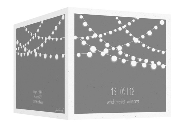 Hochzeitsdanksagung Lichterkette, quadr. Klappkarte, Außenansicht in grau